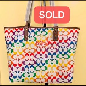 Reversible City Tote In Rainbow Signatur